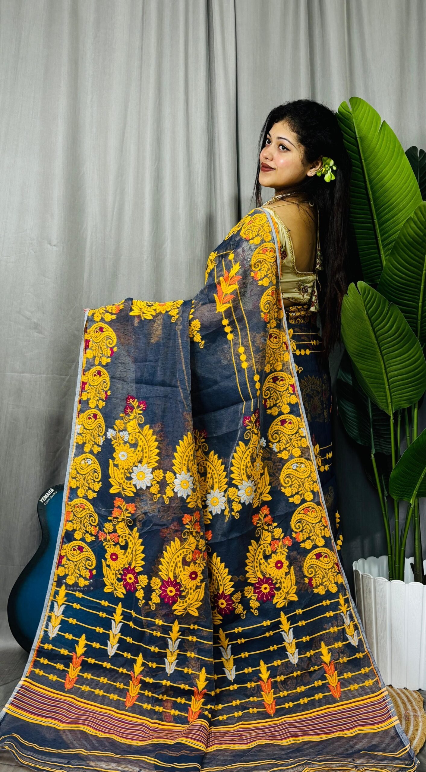 Dark Grey Soft Ful Bahar Jamdani Saree 2 Dark Grey Soft Ful Bahar Jamdani Saree - Image 2