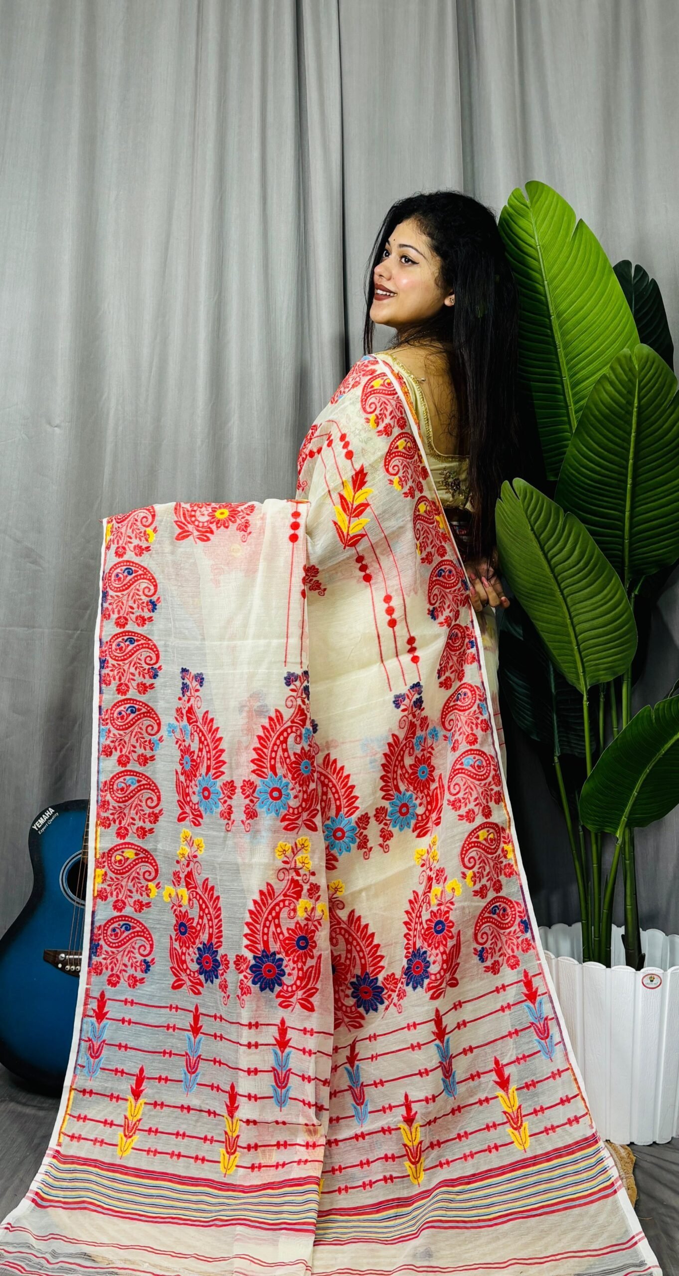 Off White Soft Ful Bahar Jamdani Saree 3 Off White Soft Ful Bahar Jamdani Saree - Image 3