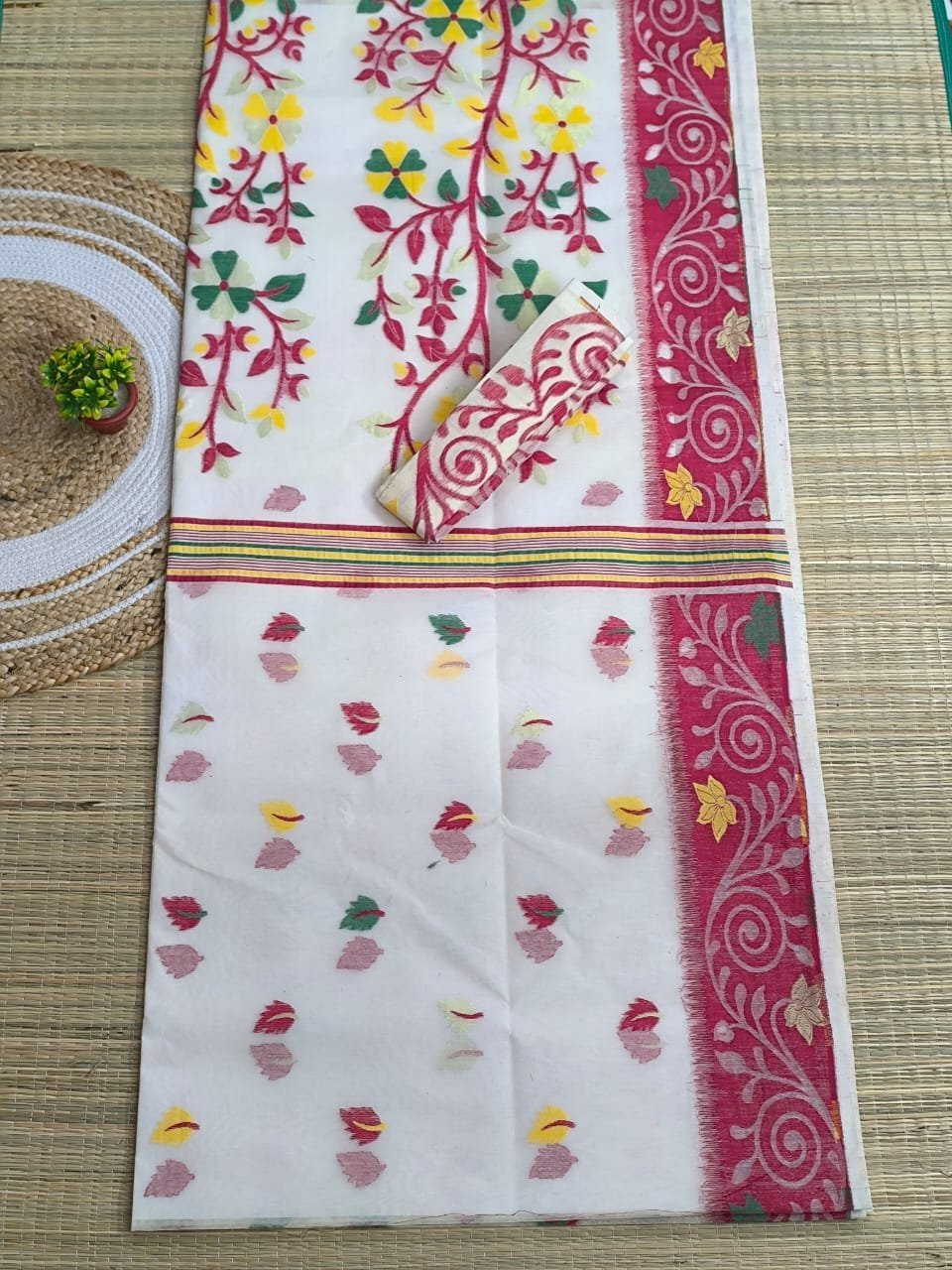 White Soft Dhakai Jamdani Saree 1 White Soft Dhakai Jamdani Saree