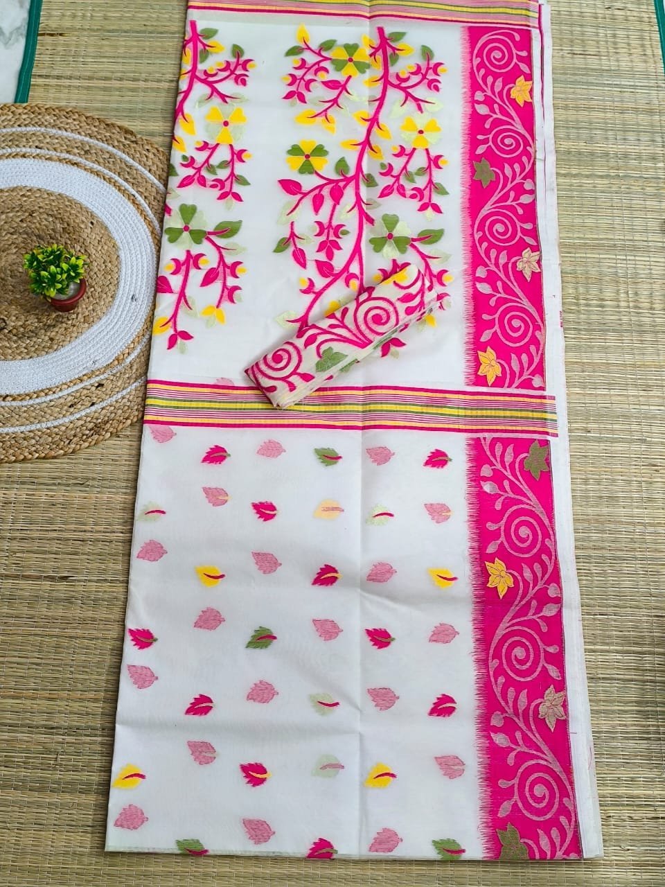 White Soft Dhakai Jamdani Saree 1 White Soft Dhakai Jamdani Saree