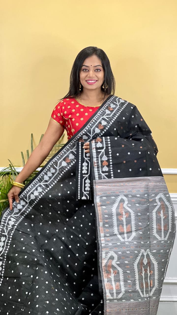 Buti Soft Dhakai Jamdani Saree with Blouse Piece - Black 1 Buti Soft Dhakai Jamdani Saree with Blouse Piece - Black