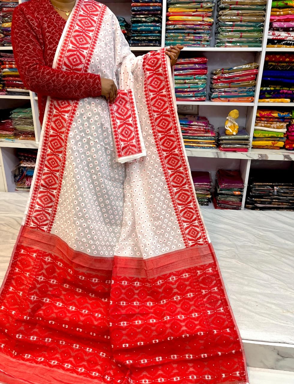 Barfi Soft Dhakai Jamdani Sari with Blouse Piece - Off White 1 Barfi Soft Dhakai Jamdani Sari with Blouse Piece - Off White