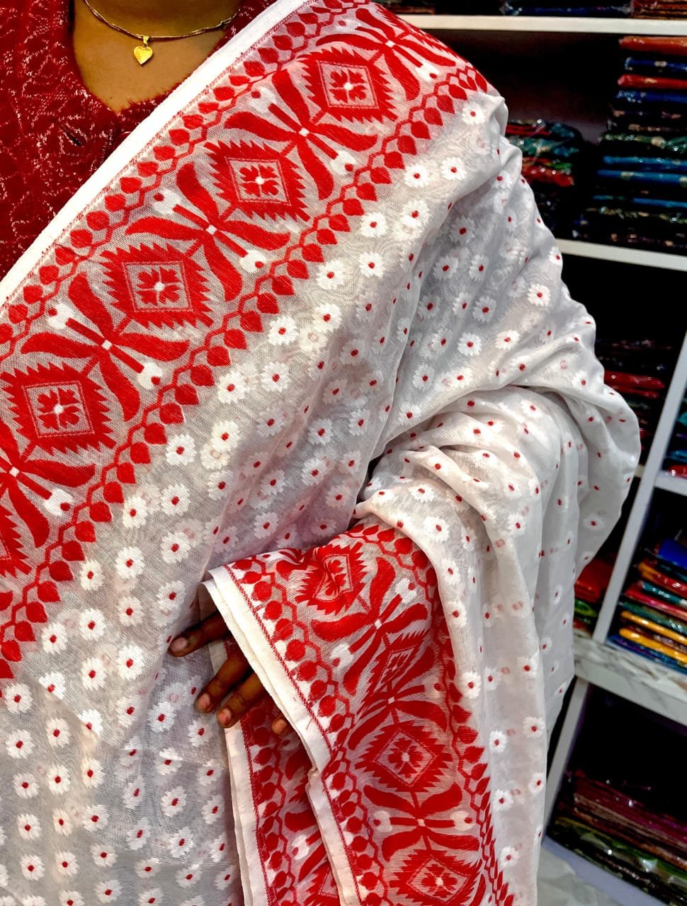 Barfi Soft Dhakai Jamdani Sari with Blouse Piece - Off White 2 Barfi Soft Dhakai Jamdani Sari with Blouse Piece - Off White
