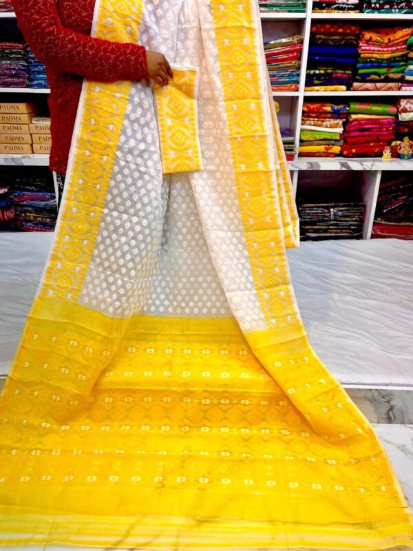 Barfi Soft Dhakai Jamdani Sari with Blouse Piece - White