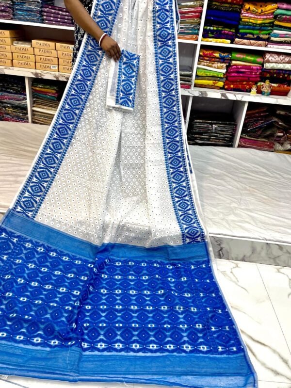 Barfi Soft Dhakai Jamdani Sari with Blouse Piece - White