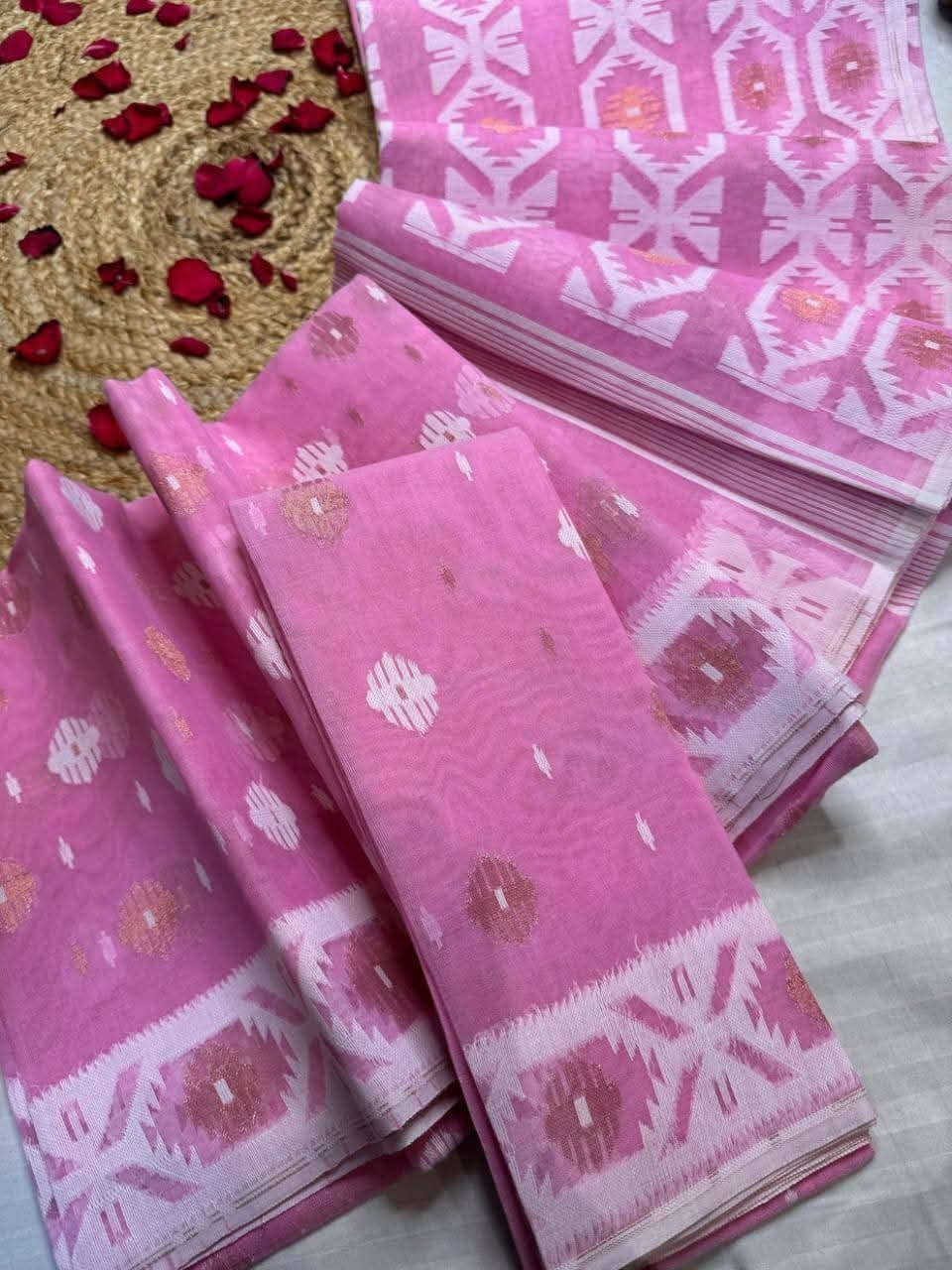 Barfi Buti Soft Dhakai Jamdani Sari with Blouse Piece - Purplish Pink 1 Barfi Buti Soft Dhakai Jamdani Sari with Blouse Piece - Purplish Pink