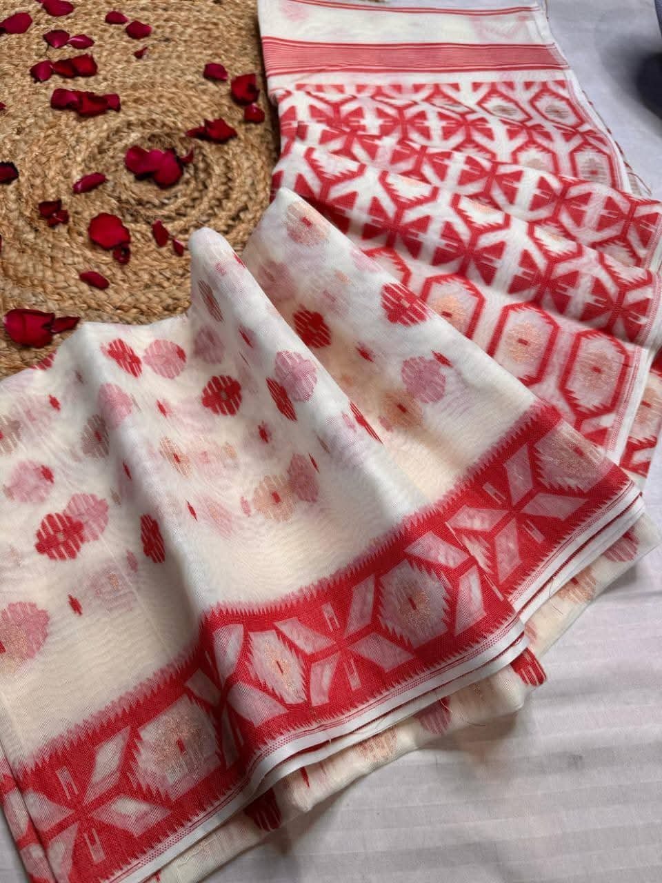 Barfi Buti Soft Dhakai Jamdani Sari with Blouse Piece - White 1 Barfi Buti Soft Dhakai Jamdani Sari with Blouse Piece - White