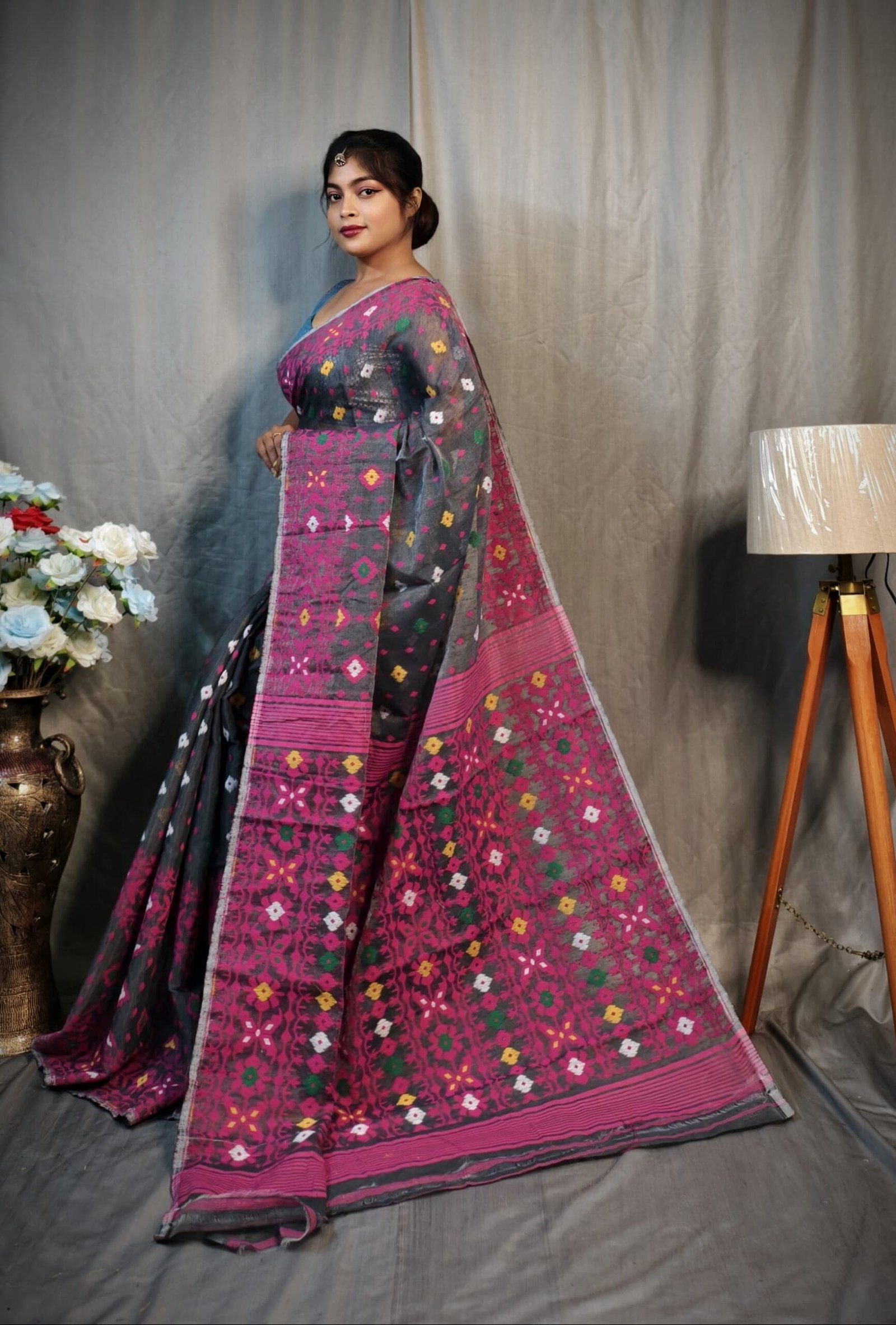 Cloudy Grey Soft Dhakai Jamdani Saree 3 Cloudy Grey Soft Dhakai Jamdani Saree - Image 3