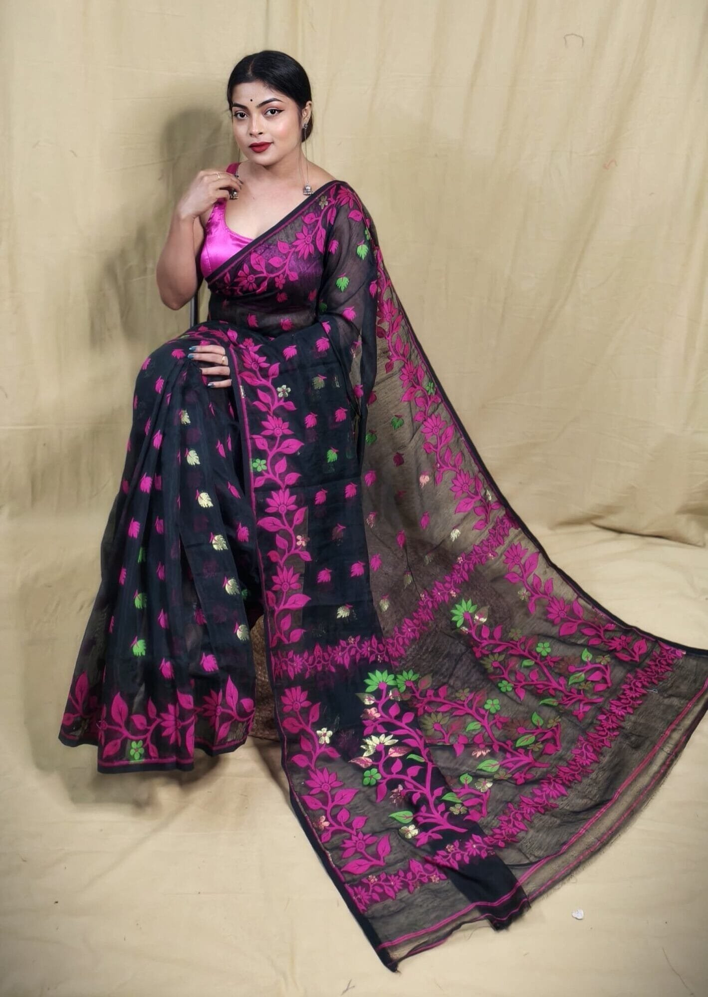 Black Soft Lota Jamdani Sari 4 Black Soft Lota Jamdani Sari - Image 4