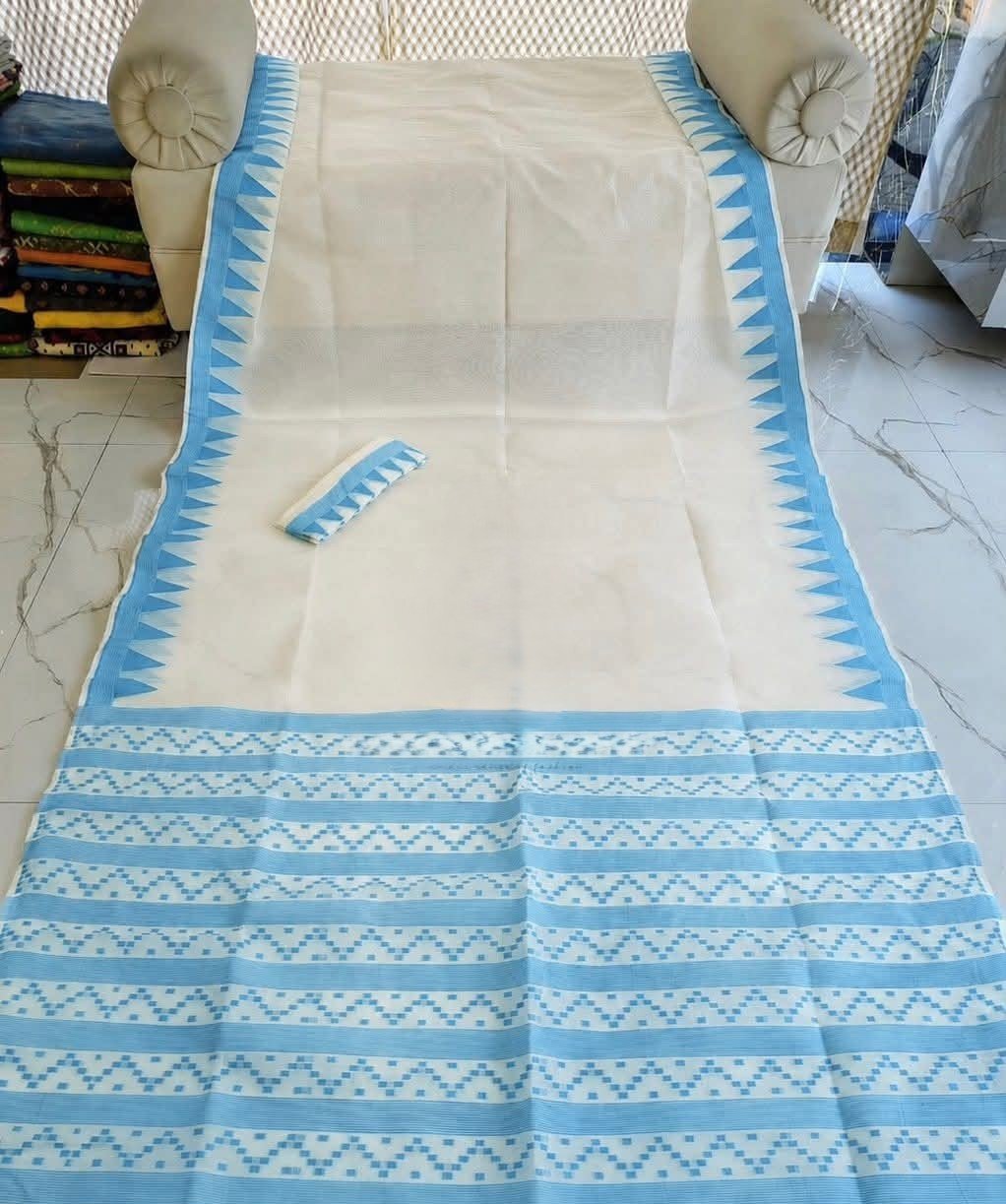 Body Plain Soft Dhakai Jamdani Saree with Blouse Piece - Off White 1 Body Plain Soft Dhakai Jamdani Saree with Blouse Piece - Off White