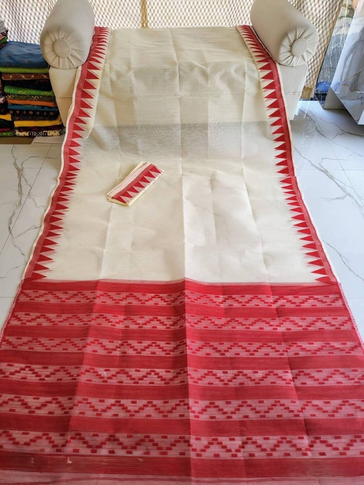 Body Plain Soft Dhakai Jamdani Saree with Blouse Piece - Off White 1 Body Plain Soft Dhakai Jamdani Saree with Blouse Piece - Off White