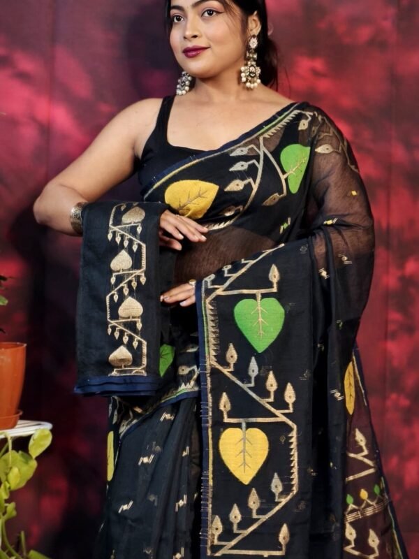 Pan Pata Soft Black Handloom Sari With Blouse Piece 2 scaled 1