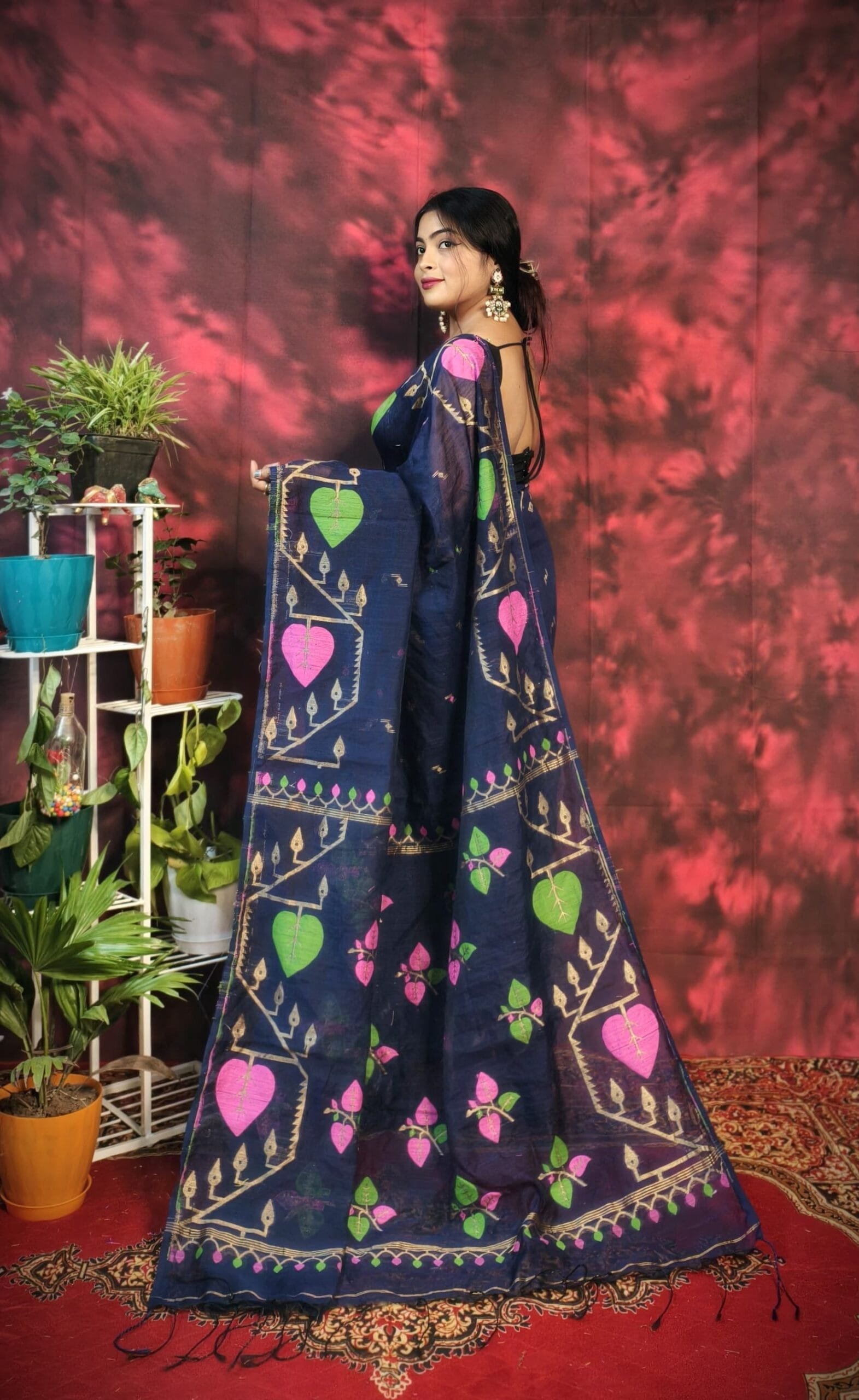 Pan Pata Soft Navy Blue Handloom Sari With Blouse Piece 4 Pan Pata Soft Navy Blue Handloom Sari With Blouse Piece - Image 4
