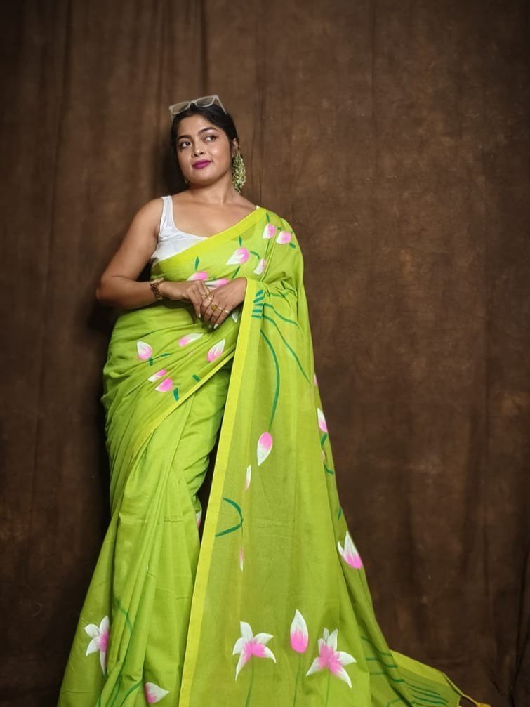 Floral Design Mul Cotton Sari With Blouse Piece 3 Floral Design Mul Cotton Sari With Blouse Piece - Image 3
