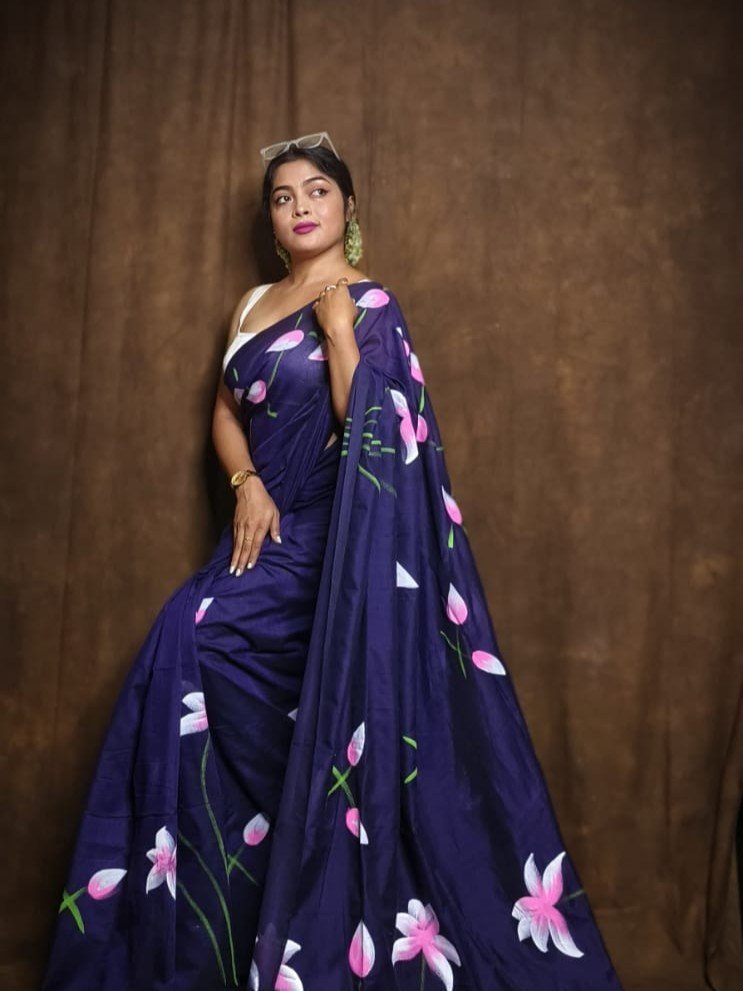 Floral Design Mul Cotton Sari With Blouse Piece 3 Floral Design Mul Cotton Sari With Blouse Piece - Image 3